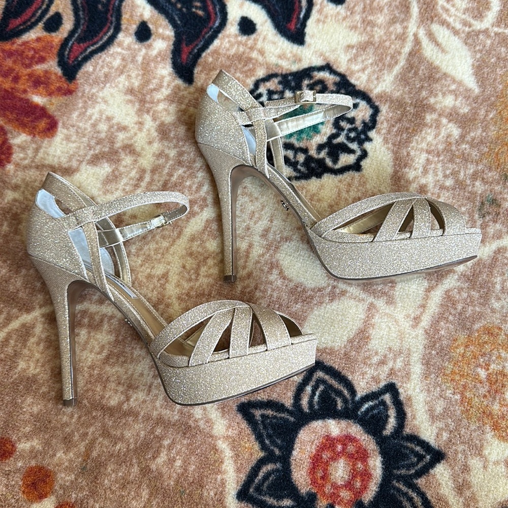 Nina New York 10M Gold Sparkle Heels